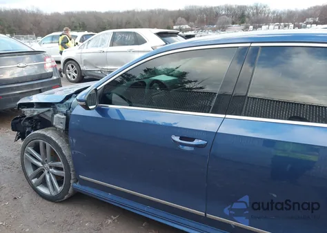 2017 Volkswagen Passat 1.8T R-Line из США, поврежденный, VIN 1VWDT7A37HC037399